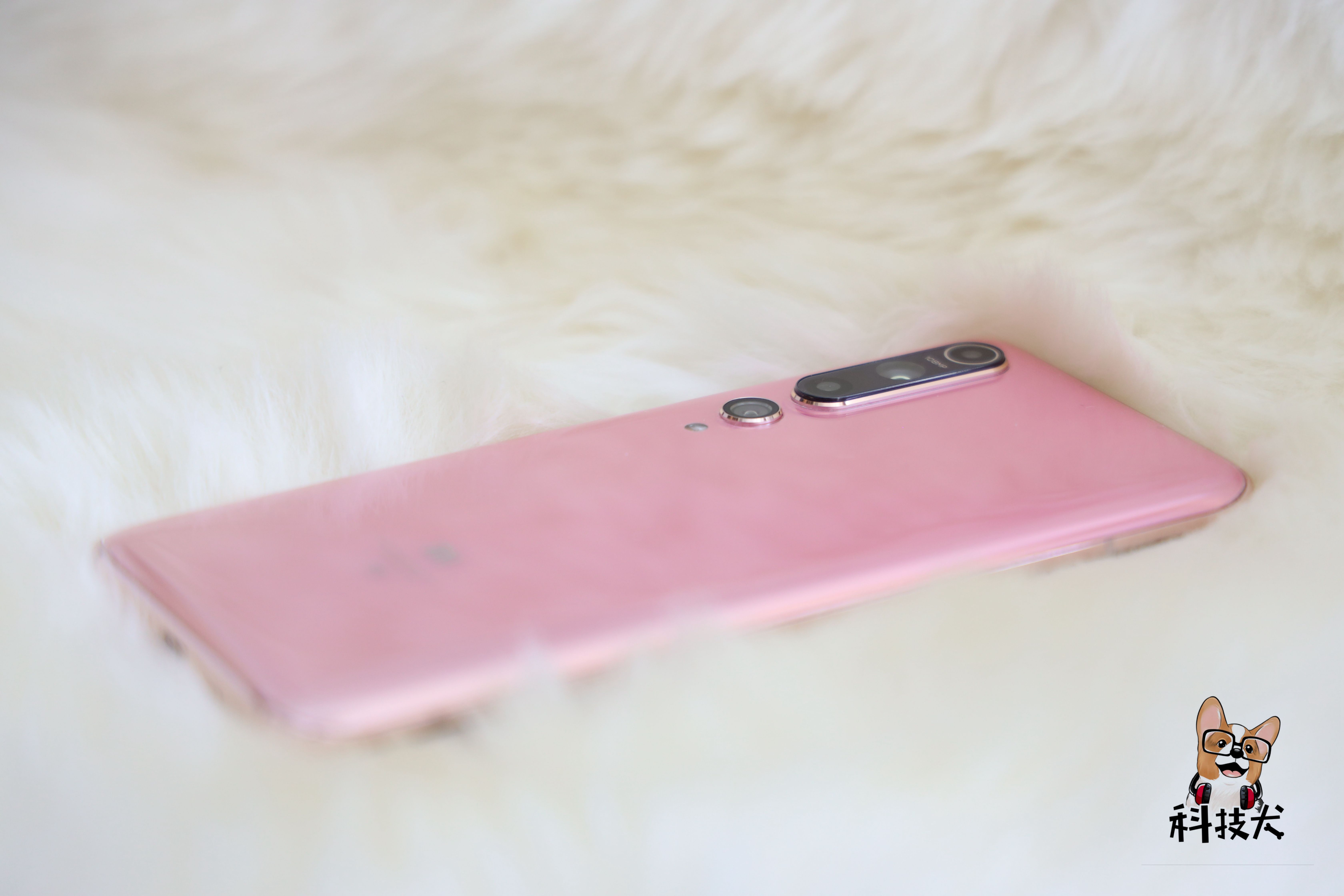 高端机型均三星AMOLED屏幕，行业色准顶级水平甩京东方、维诺信