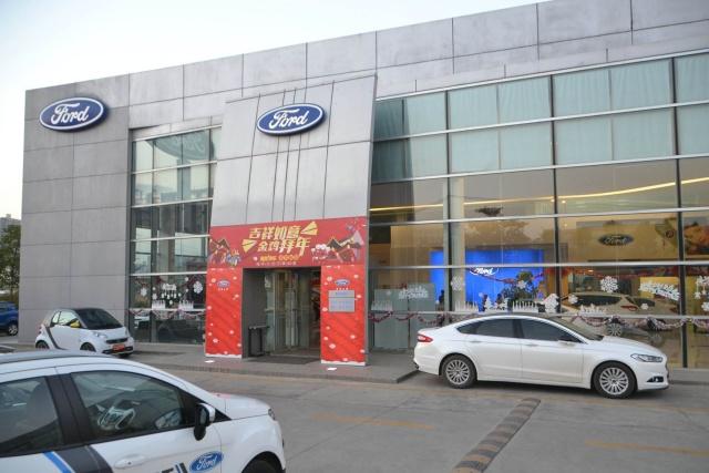 发动机击穿是换还是修,汽车发动机被击穿