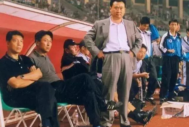 观察岛｜除了房地产和保健品，谁还投资中国足球？