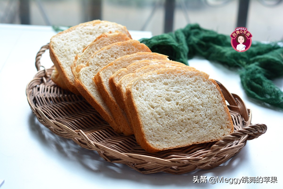 用面包机做烫面吐司,用面包机的一键吐司做完美早餐