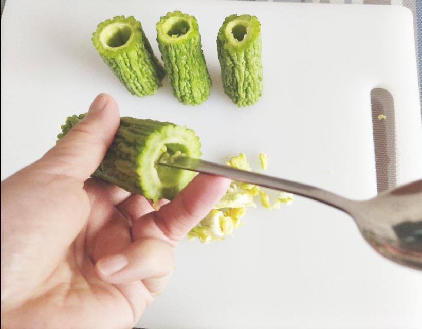 苦瓜怎样做不苦又好吃,苦瓜怎么做不苦不黄清热解毒