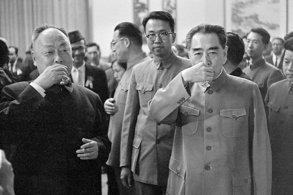 美国记者刁难周总理:为何用美国造的钢笔?周总理的回答打脸记者