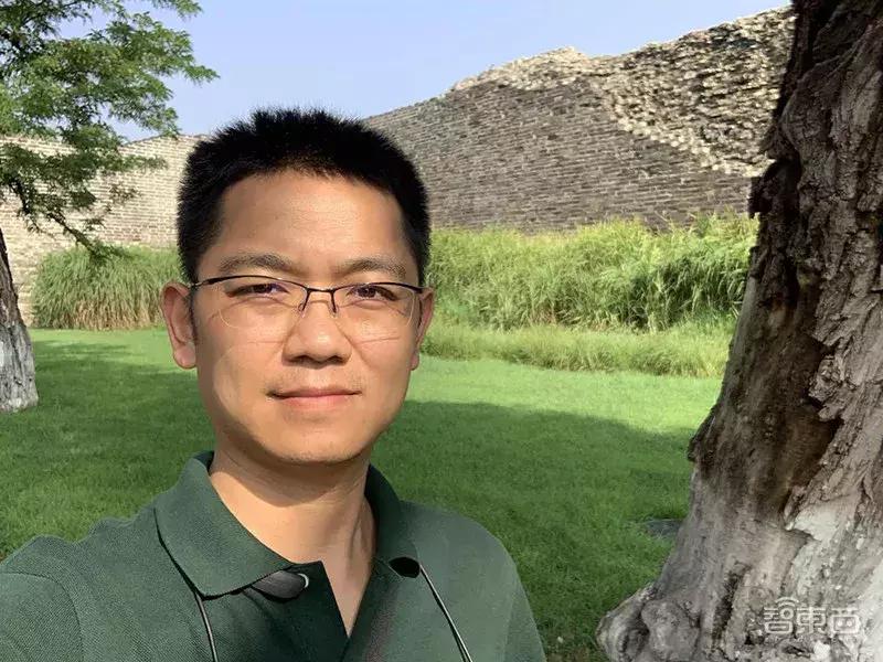 你离成为色情片主角，只差一个朋友圈头像|刷屏App的隐私担忧