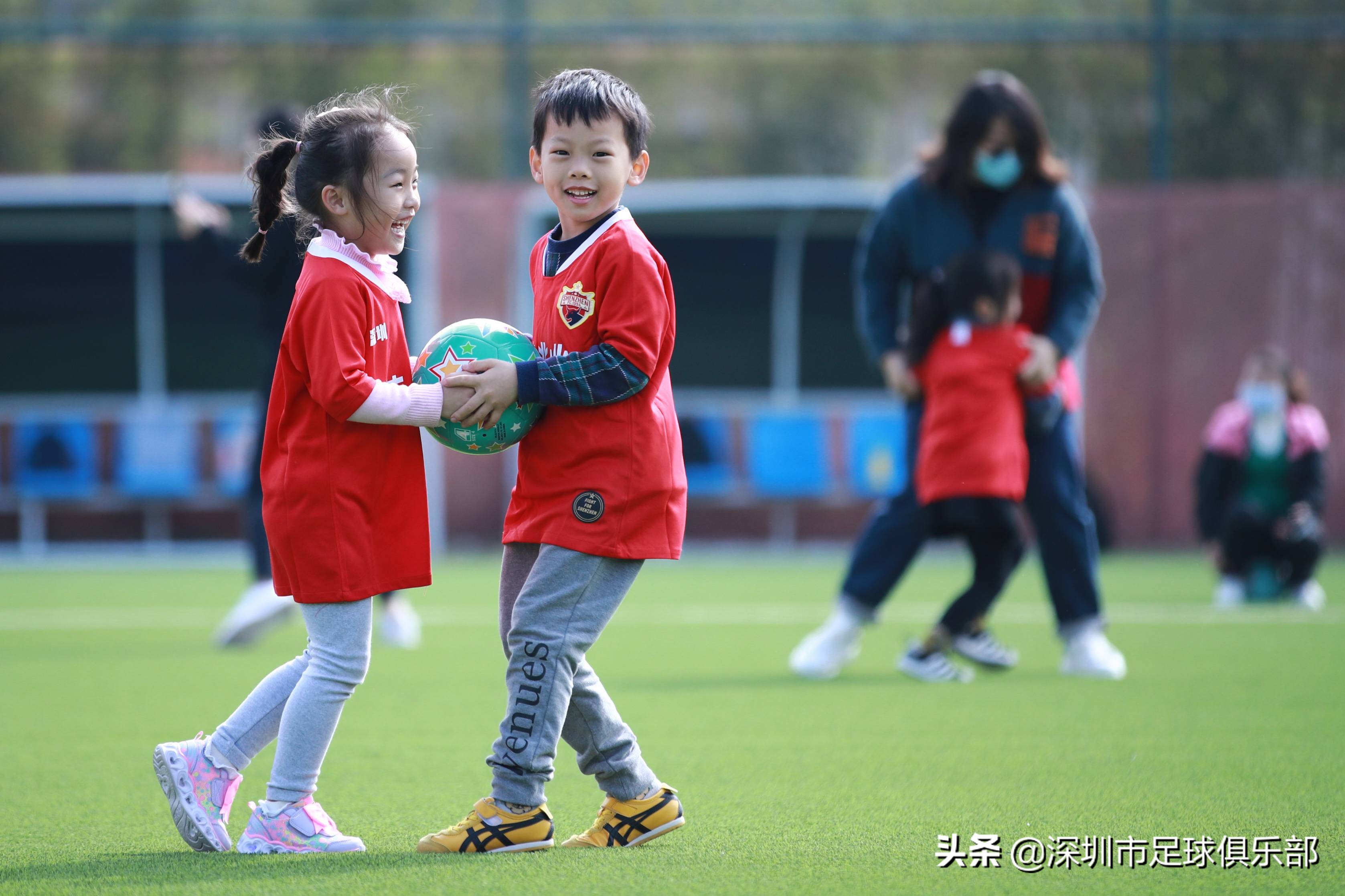 深圳佳兆业足球培训,深圳宝安区少儿足球体验课