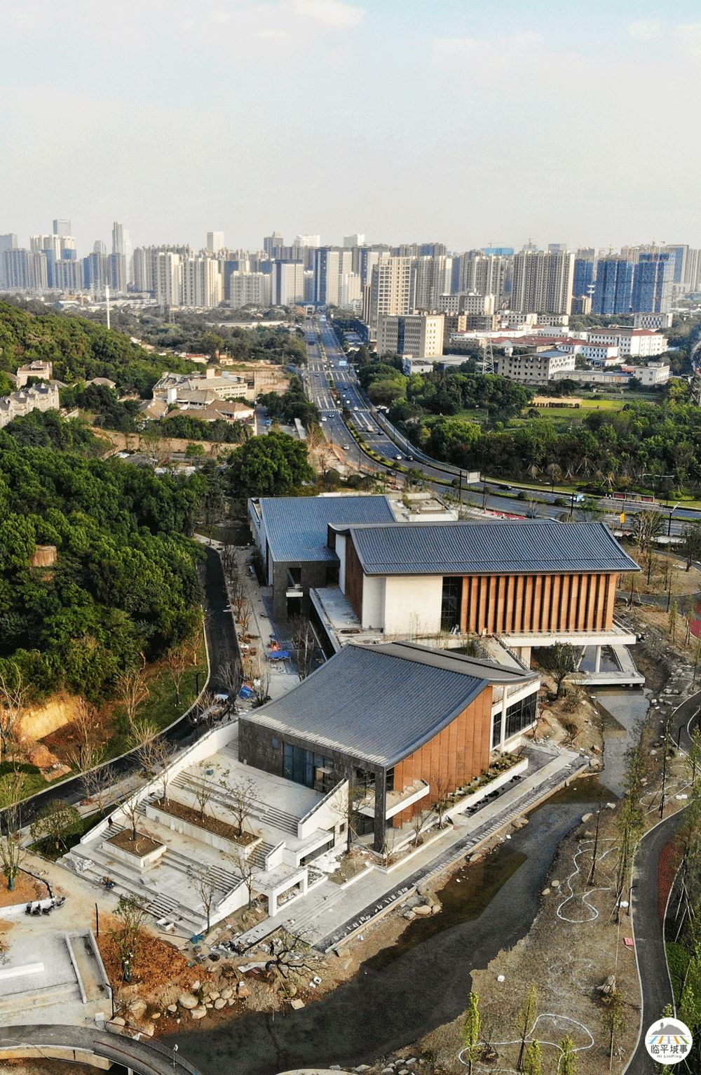 临平体育馆改扩建有篮球场吗,体育公园篮球场施工