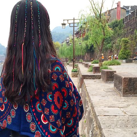 彩辫的寓意,云南彩辫真的是寡妇辫吗