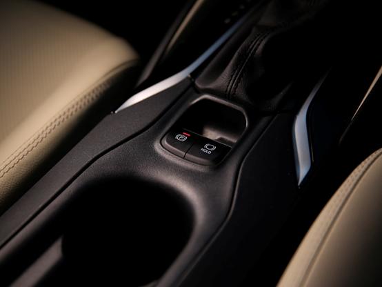 丰田卡罗拉双擎旗舰版试驾,真香定律广汽丰田tnga驾趣体验营