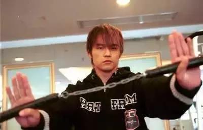 唱歌只是副业？双截棍行云流水的周杰伦，功夫才是他的本命