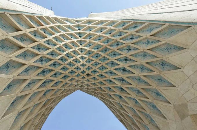 说出三个对中国免签的国家,唯一一个只对中国免签的国家