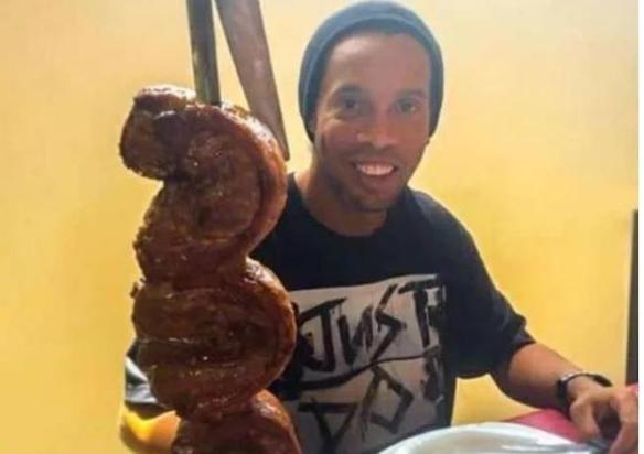 小罗在监狱夺冠,小罗40岁重返赛场