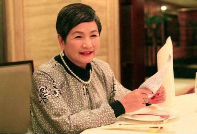 华夫人郑佩佩,郑佩佩和华夫人