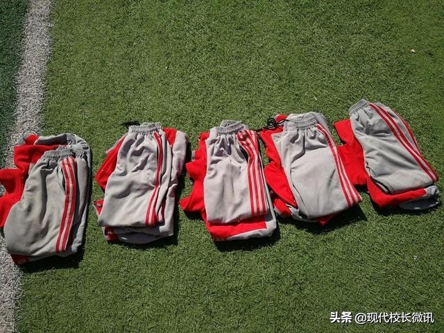 走向操场,“趣”跑步,“趣”踢球——尖草坪区恒大名都小学