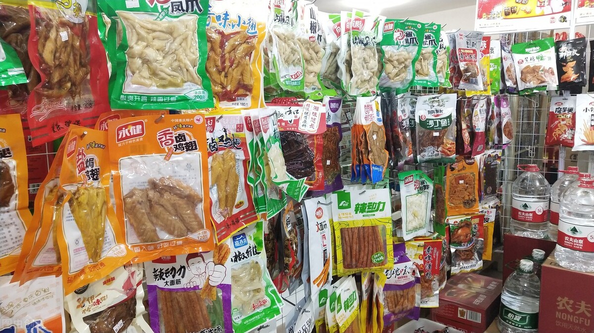 超市卖一桶桶装水利润,超市靠50瓶矿泉水一年挣150万