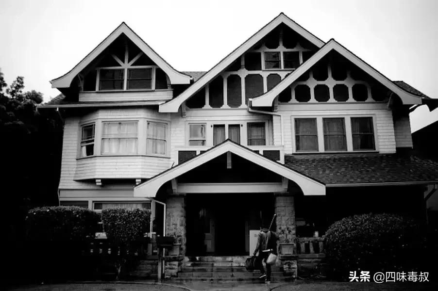 当你在凝视深渊时它也在凝视你,当你凝视深渊时它也在凝视你