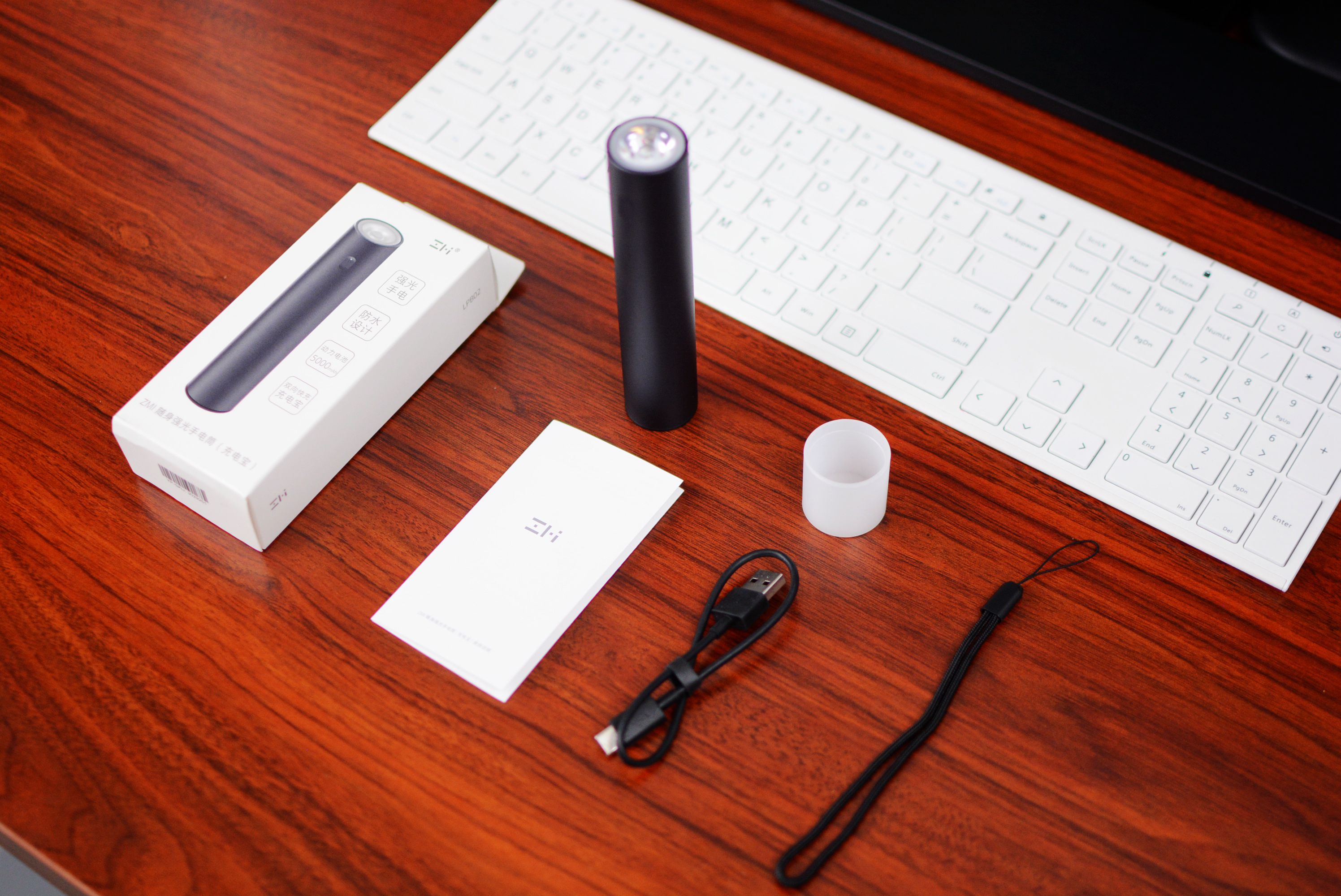 紫米手电筒和极蜂手电筒,小米新款多功能手电筒