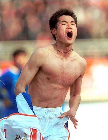 鲁能庆祝动作,鲁能泰山队经典庆祝动作