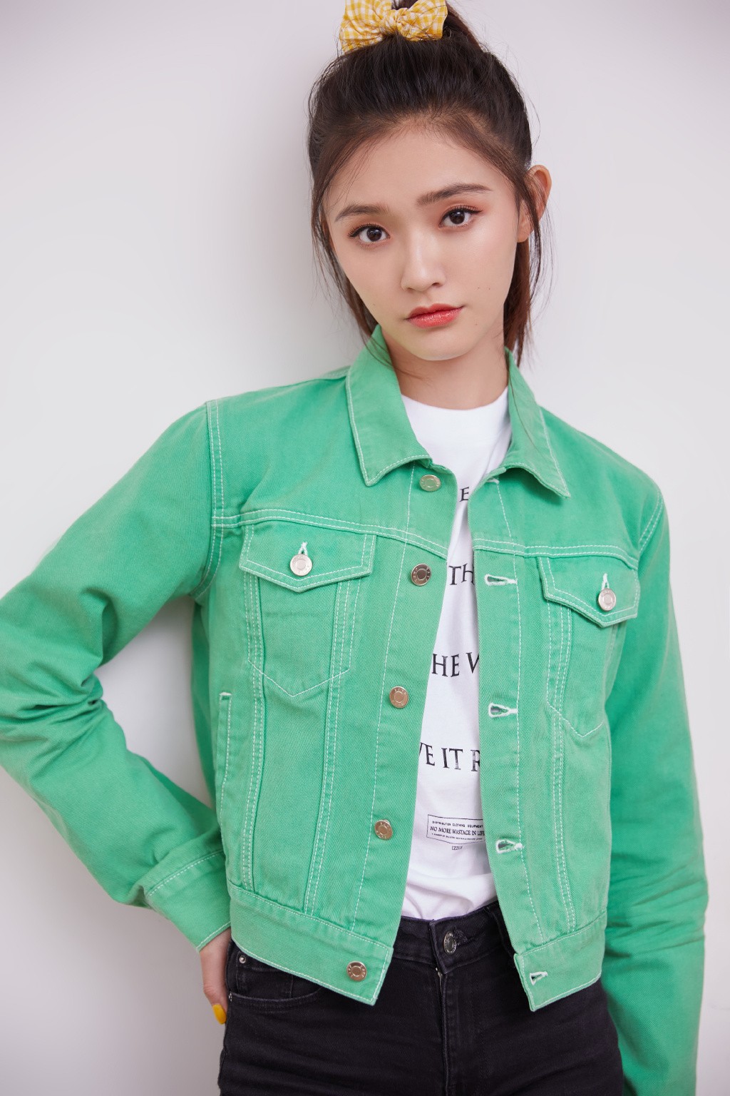 林允穿礼服高级活泼随意切换,林允一身粉色拖地长纱亮相