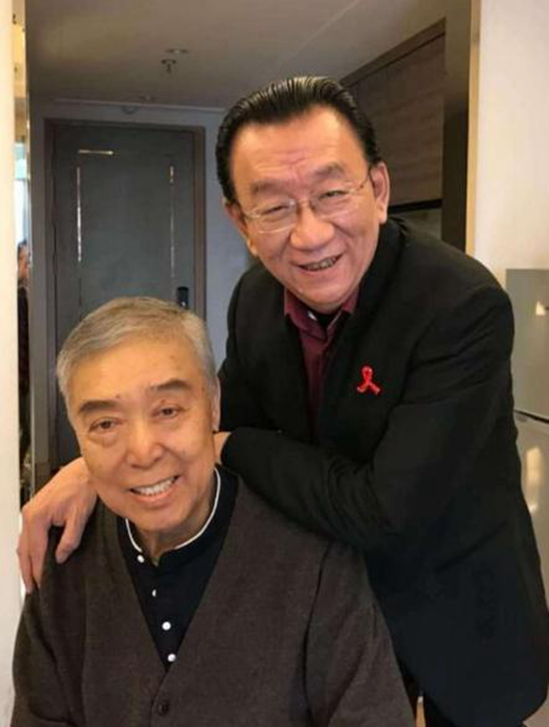 侯耀华发文祝大家小年快乐，叮嘱别忘吃水饺，儿子侯军也送上祝福