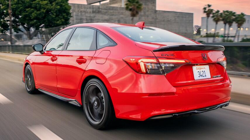 思域对比雅阁哪个更值得买,新款思域对比雅阁