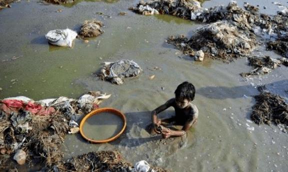 瞒不住了？！疫情最大的黑洞，这个国家可能导致疫情爆发