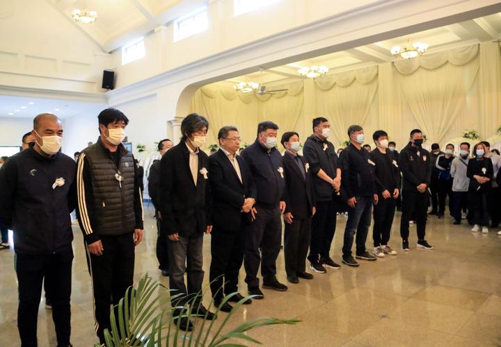 大连缅怀张恩华,足球界悼念张恩华