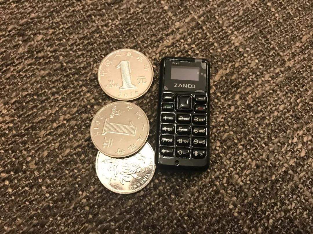 情怀大于天?号称全球最小的手机出现,网友:这样怎么可能好用!