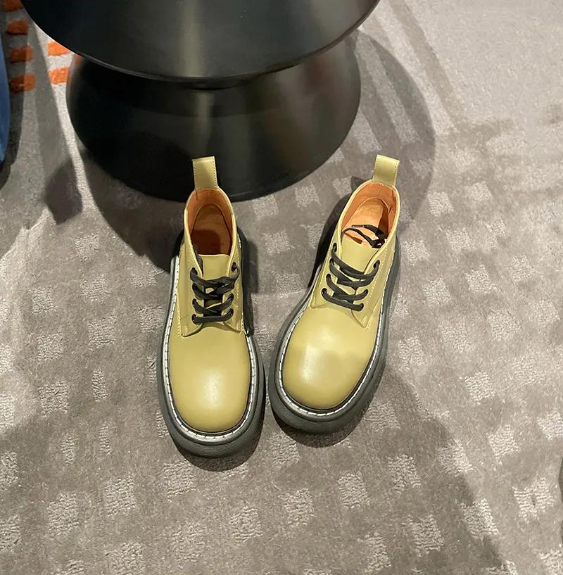 简约时髦短靴,不止是一双鞋子