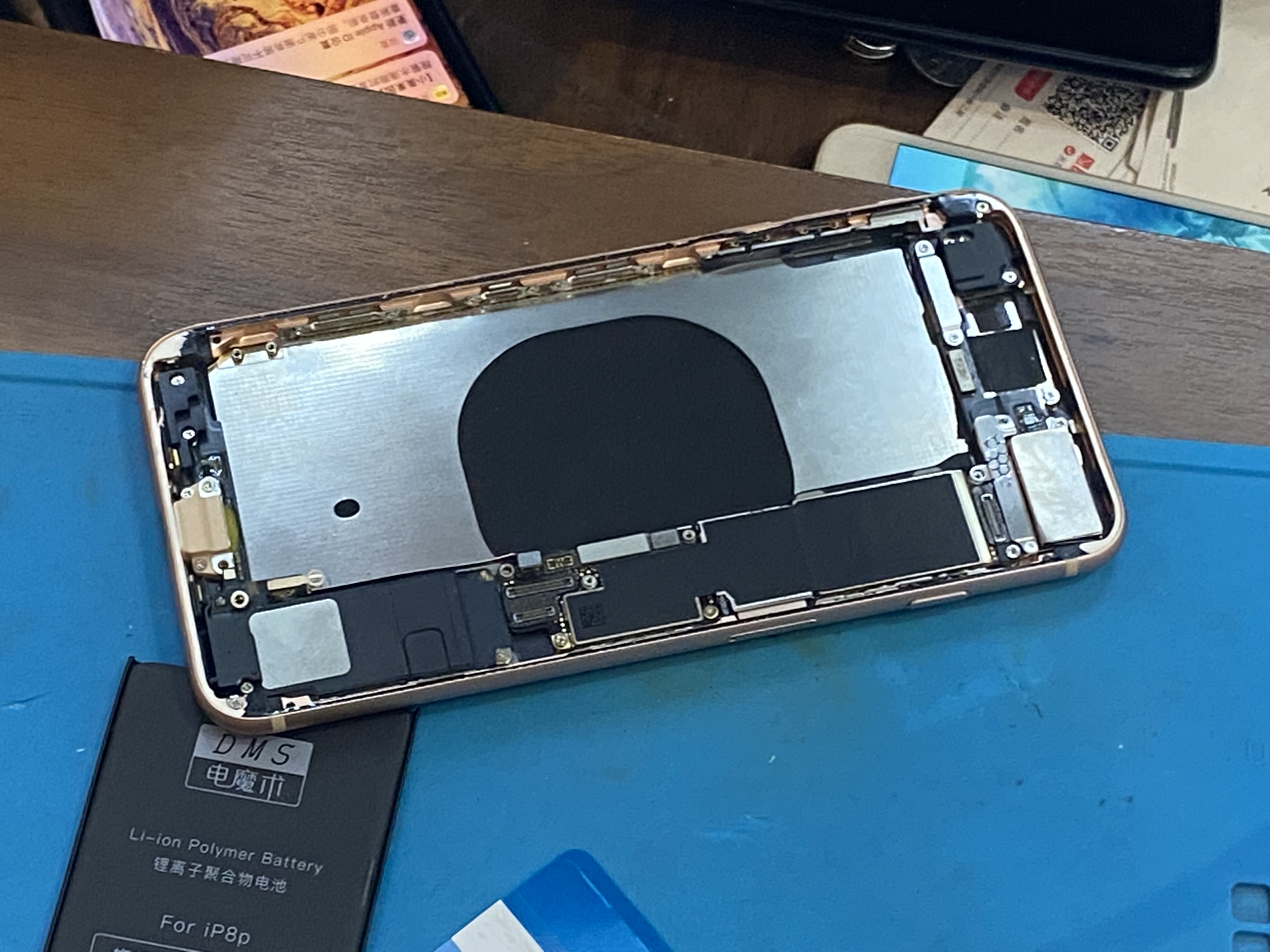 iphone8p更换官方电池,苹果8p更换第三方电池会怎么样