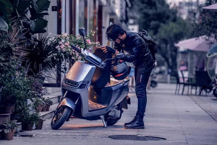 电动车选锂电池还是铅酸电池,电动车用锂电池好还是铅酸电池好