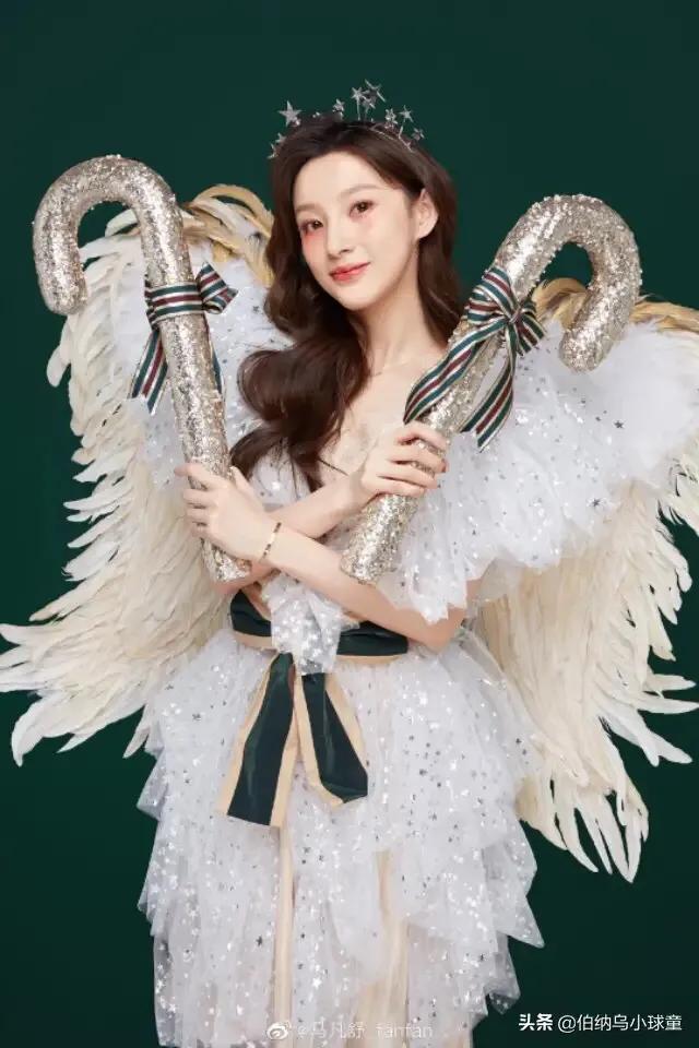 马凡舒首次主持天下足球,央视足球主持马凡舒