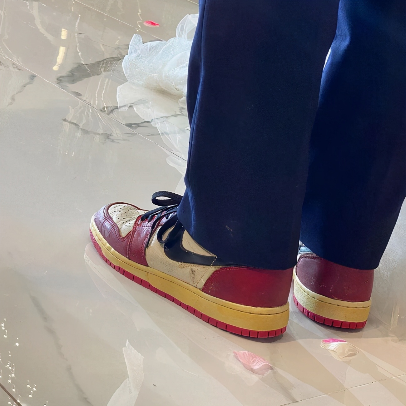 aj1白黑红高帮小芝加哥og,穿aj1ow芝加哥打篮球