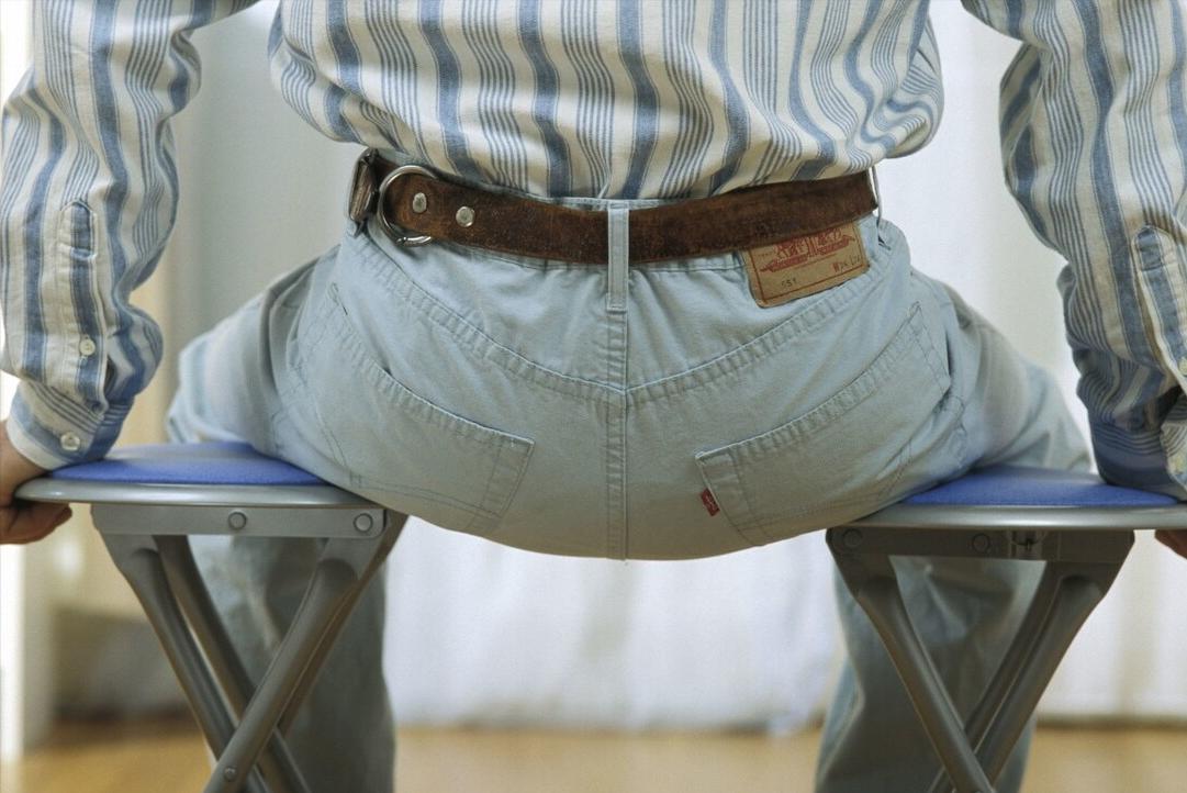 肛门有个东西脱出是痔疮还是疣体,肛门脱出来的疙瘩是痔疮还是肠癌