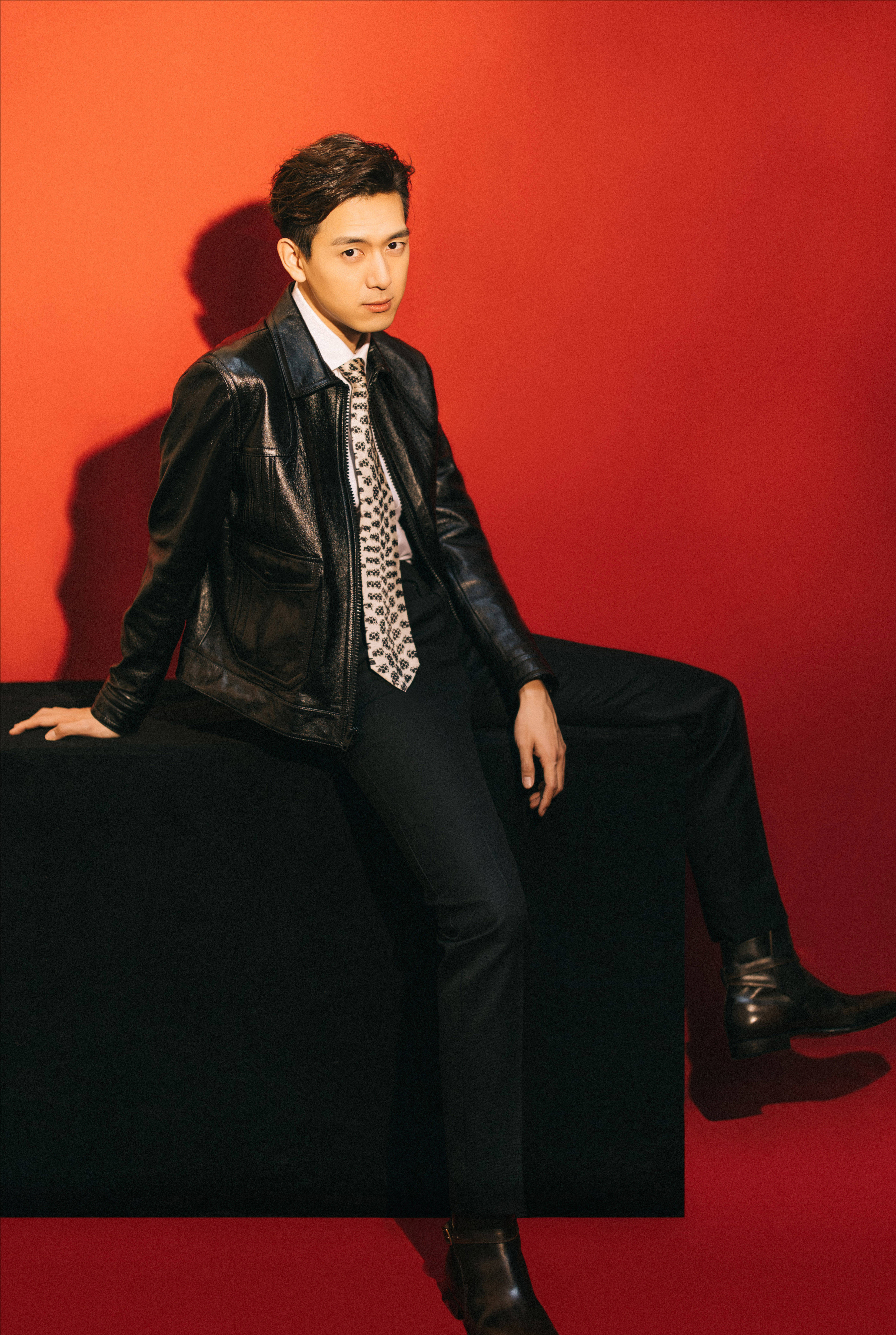 西装穿搭休闲通勤男,如何把西装穿出时髦感男