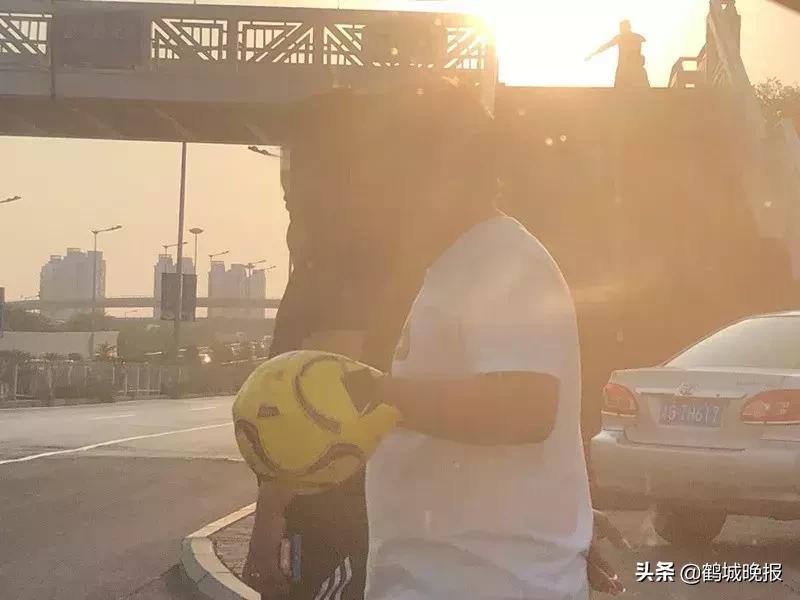 碰瓷被踢后续处理结果,碰瓷足球