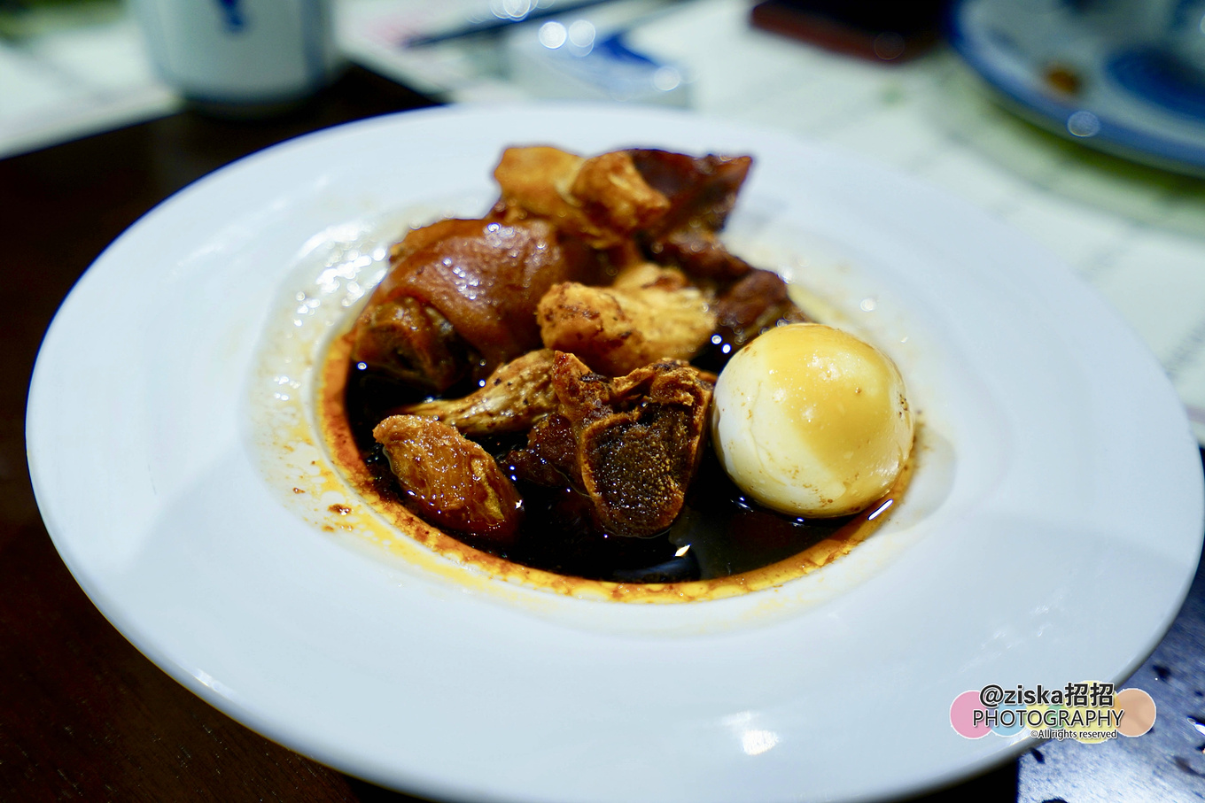 小伙探索神秘洞穴视频,小伙独自探索深山神秘古墓