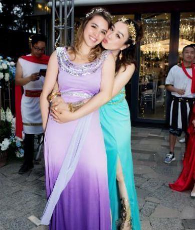 钟丽缇年轻身材图片,51岁钟丽缇晒海边泳装