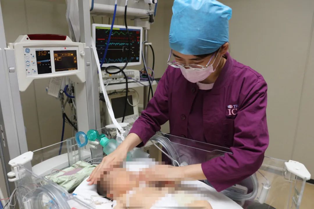 婴儿出生先天性心脏缺口能看好吗,小孩天生心脏多出一条血管会怎样