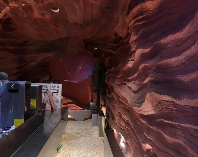 排队买奶茶的人好多啊原视频,怎么看待排队2小时买奶茶