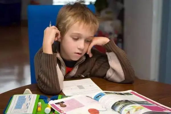 我爸有钱却要我努力赚钱,我爸很有钱一个月赚200元