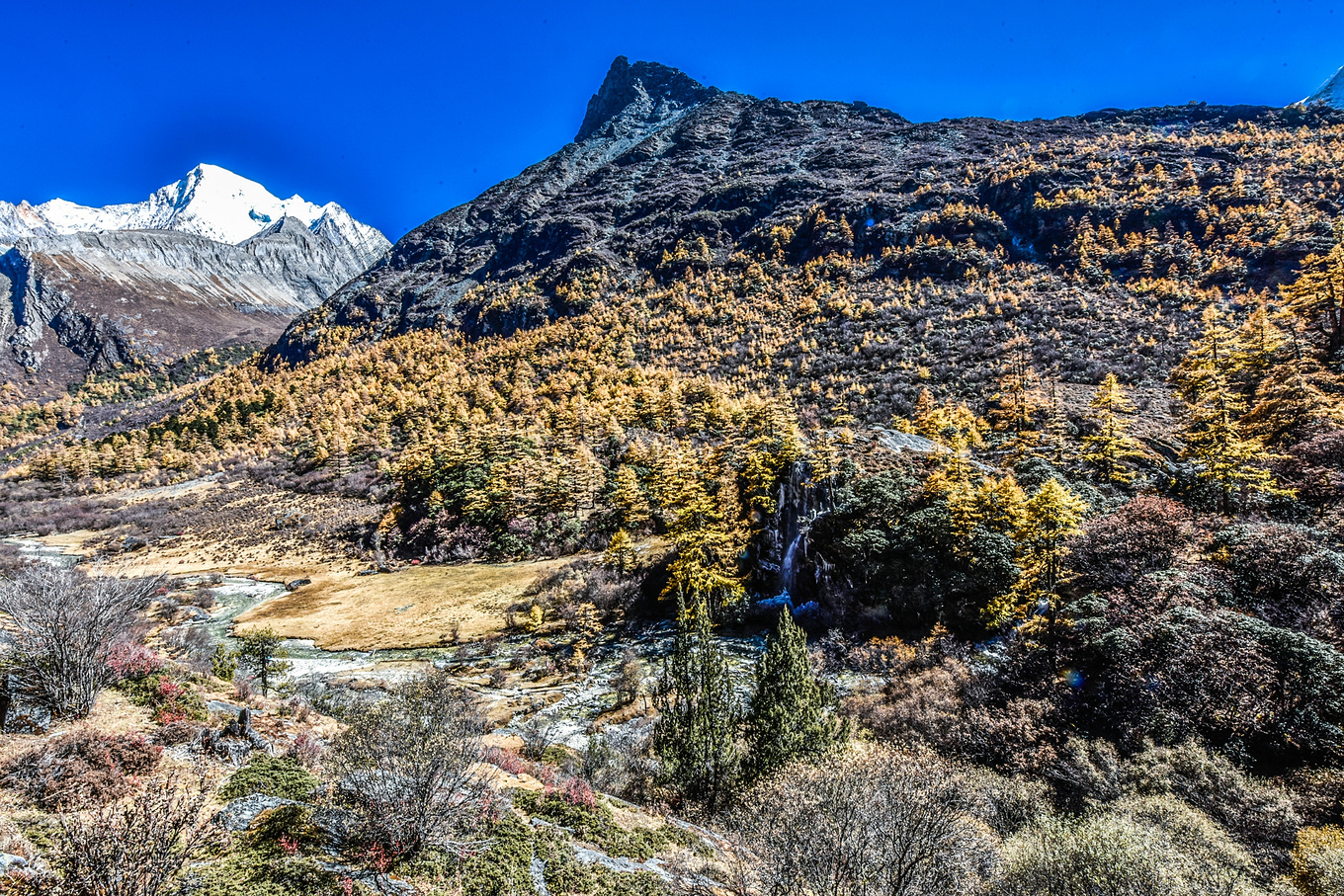 四川甘孜的亚丁稻城,四川稻城亚丁蓝色星球上的净土