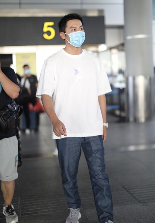 大黑牛李晨气场全开,大黑牛李晨穿衣打扮