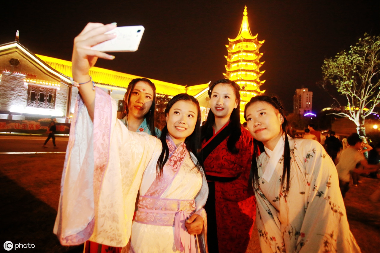 央视策划中秋晚会的具体方案,公司中秋晚会低费用策划方案