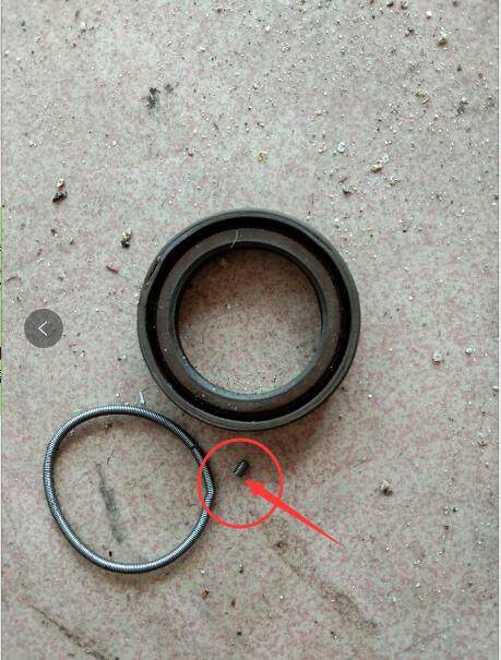 摩托车油封漏油没有油封怎么解决,摩托车前减震漏油换了两次油封