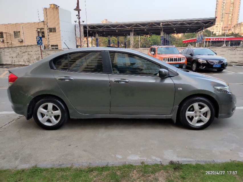 锋范2009款1.8自动挡大不大,2010本田锋范1.8自动挡怎么样