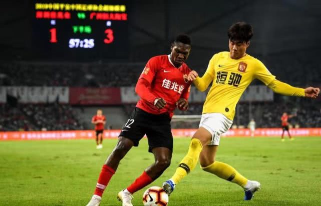 一年的冤屈在夺冠后释怀，你会给本赛季的恒大球员作出什么评价？