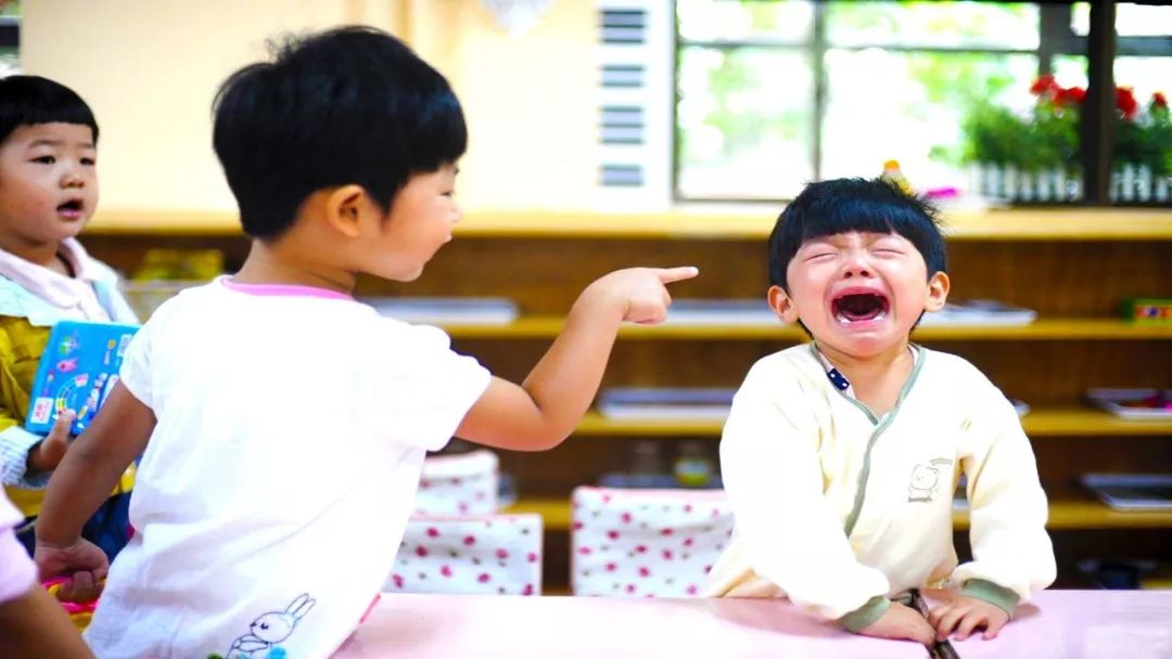 两个课代表老师偏心另一个怎么办,老师偏心家委会的孩子怎么办