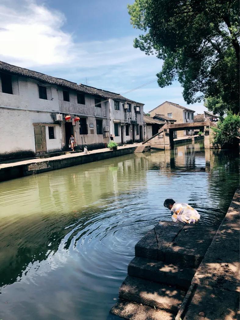 听戏享受这悠闲时光,听戏喝酒自在逍遥