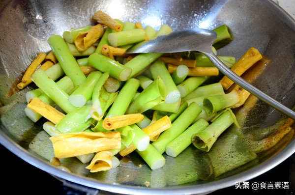 芋头的花在云南也是道好菜,做不好会麻嘴,这样做保证安全又好吃