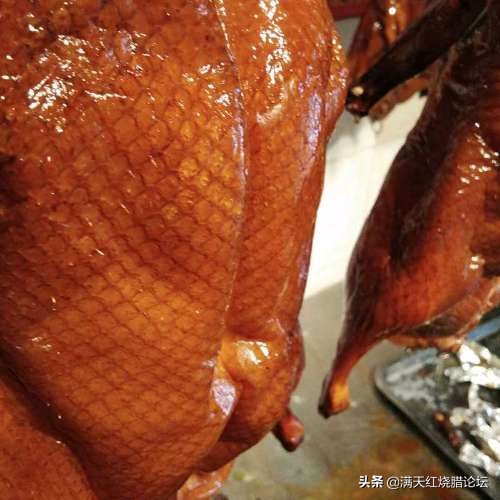 广式烧鸭表皮厚脆，烧鸭做法细节详解，简单方法一招秒解