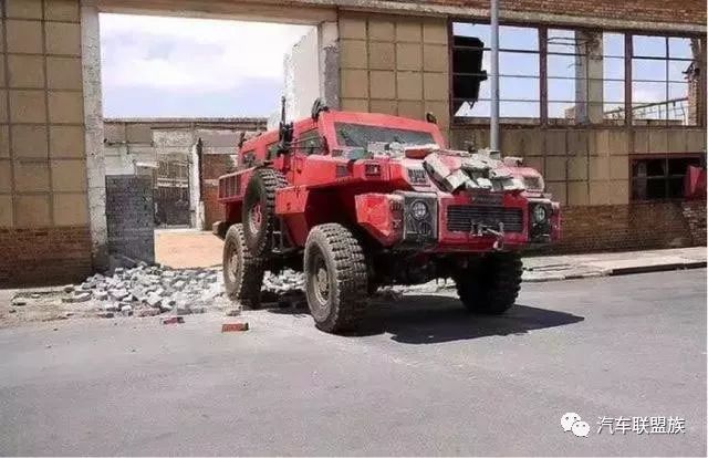 全球最霸气的十大越野车型,官员明星不敢买,油耗58升,可防枪击